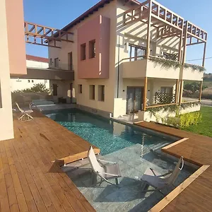 κάντε κράτηση εδώ