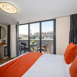 Robin Hotel
